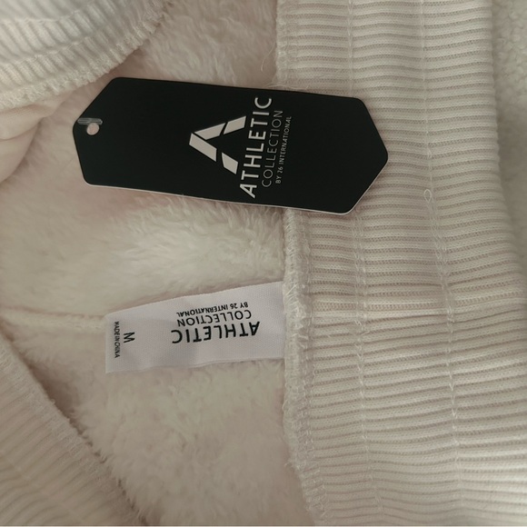 NWT! Cozy Cream women’s Joggers - Picture 3 of 3